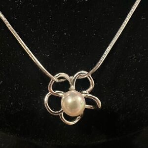 Sterling Silver Flower Pendant Necklace with Pearl